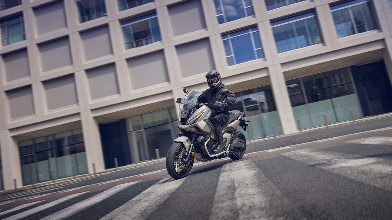 Honda X-ADV na rok 2027 w nowej odsłonie. Honda X-ADV na rok 2027 w nowej odsłonie.