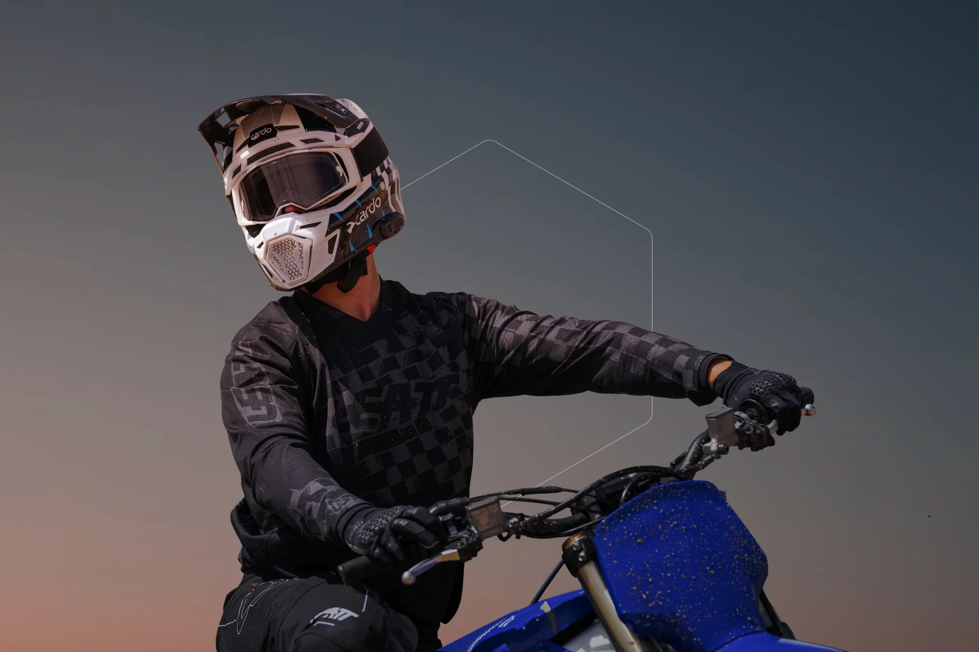 Cardo Venture: pierwszy kask off-road z komunikacją Cardo Mesh. Cardo Venture: pierwszy kask off-road z komunikacją Cardo Mesh.